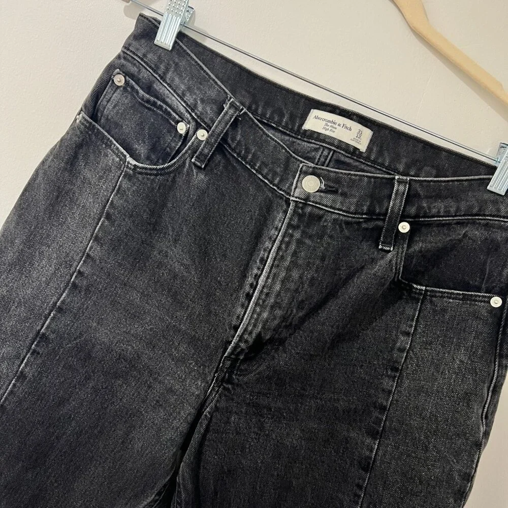 ✨ Abercrombie & Fitch The Mom High Rise Jeans – Size 31/12 Long ✨ - Picture 3 of 7